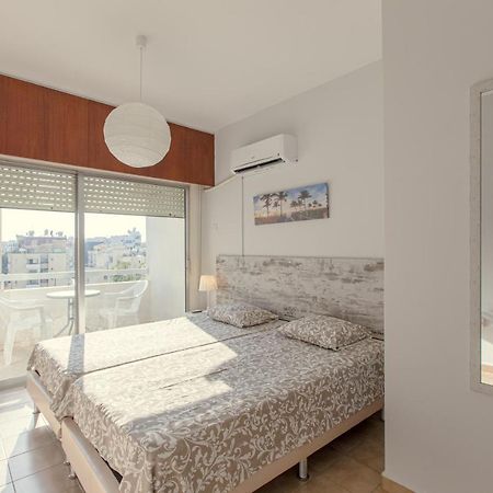 Furnished Seafront Studio Ларнака Экстерьер фото