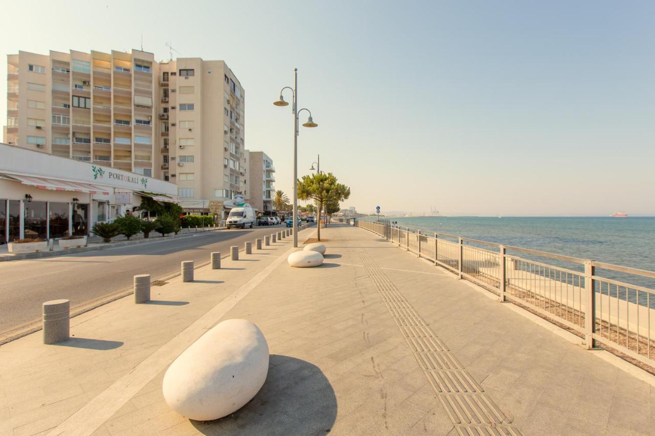 Furnished Seafront Studio Ларнака Экстерьер фото