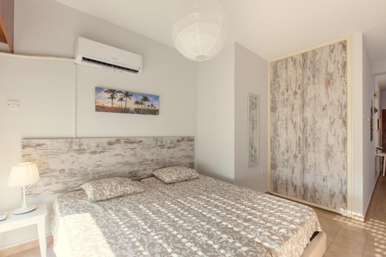 Furnished Seafront Studio Ларнака Экстерьер фото