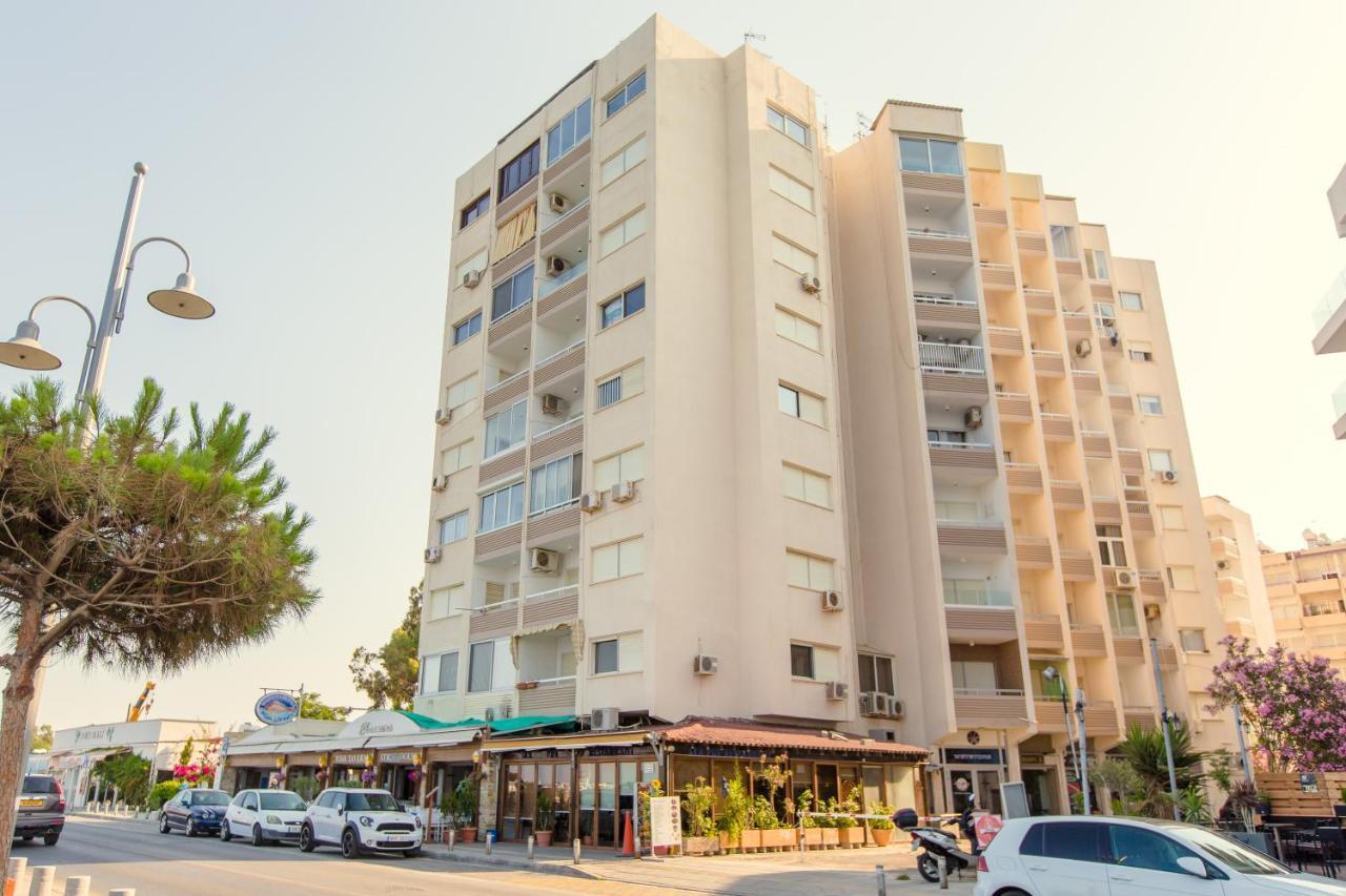 Furnished Seafront Studio Ларнака Экстерьер фото